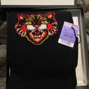 GUCCI ANGRY CAT SCARF